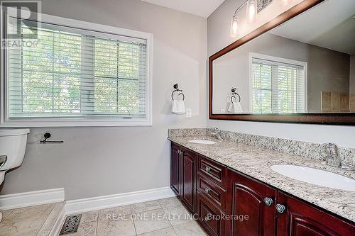 19 Anglin Drive, Richmond Hill, ON - Indoor Photo Showing Bathroom