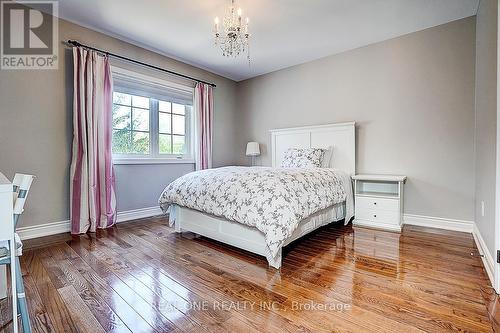 19 Anglin Drive, Richmond Hill, ON - Indoor Photo Showing Bedroom
