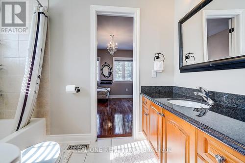 19 Anglin Drive, Richmond Hill, ON - Indoor Photo Showing Bathroom