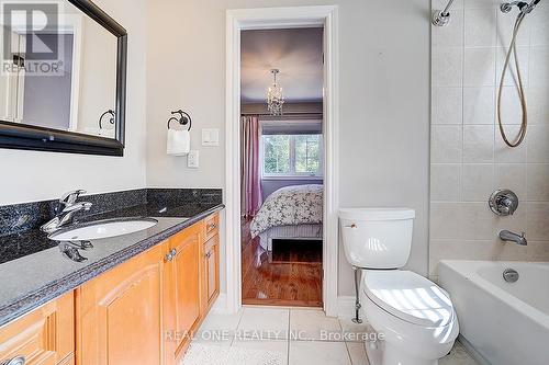 19 Anglin Drive, Richmond Hill, ON - Indoor Photo Showing Bathroom