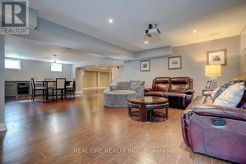 19 Anglin Drive, Richmond Hill, ON - Indoor Photo Showing Living Room