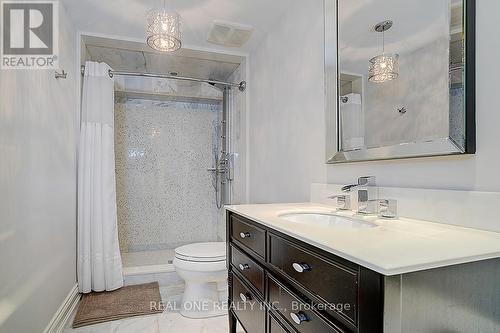 19 Anglin Drive, Richmond Hill, ON - Indoor Photo Showing Bathroom