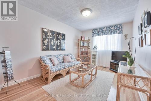 7190 Madiera Road, Mississauga, ON - Indoor Photo Showing Living Room