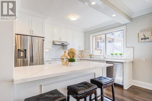 215 Willow Drive, Georgina, ON - Indoor Photo Showing Kitchen With Upgraded Kitchen