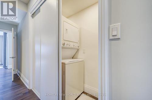 215 Willow Drive, Georgina, ON - Indoor Photo Showing Laundry Room