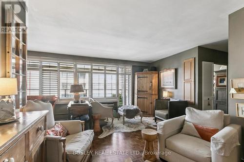 1001 - 575 Avenue Road Se, Toronto, ON - Indoor Photo Showing Living Room