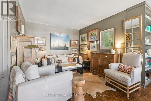 1001 - 575 Avenue Road Se, Toronto, ON - Indoor Photo Showing Living Room