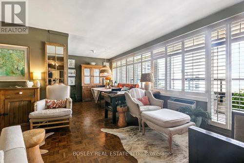 1001 - 575 Avenue Road Se, Toronto, ON - Indoor Photo Showing Living Room