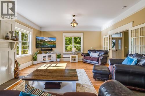 70 Waterside Road, Enderby, BC - Indoor Photo Showing Living Room