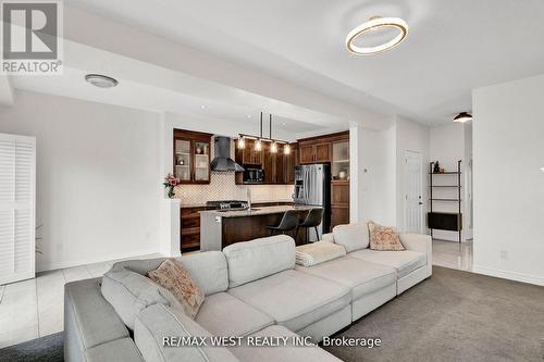15 Severino Circle, West Lincoln, ON - Indoor Photo Showing Living Room