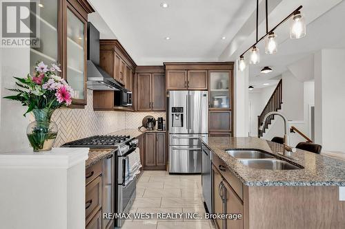 15 Severino Circle, West Lincoln, ON - Indoor Photo Showing Kitchen With Double Sink With Upgraded Kitchen