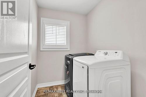 15 Severino Circle, West Lincoln, ON - Indoor Photo Showing Laundry Room