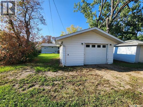 208 2Nd Avenue E, Lampman, SK - Outdoor