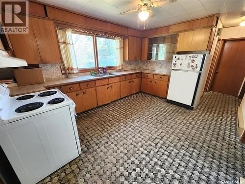 208 2Nd Avenue E, Lampman, SK - Indoor Photo Showing Kitchen With Double Sink