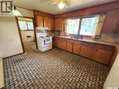 208 2Nd Avenue E, Lampman, SK - Indoor Photo Showing Kitchen With Double Sink