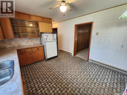 208 2Nd Avenue E, Lampman, SK - Indoor Photo Showing Kitchen With Double Sink