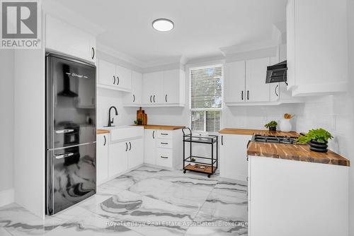 10 Gordon Street, Hamilton, ON - Indoor Photo Showing Kitchen