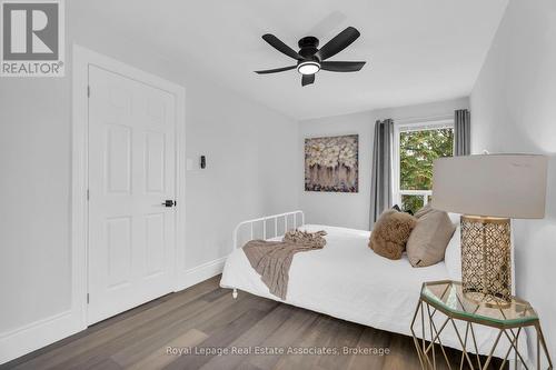 10 Gordon Street, Hamilton, ON - Indoor Photo Showing Bedroom