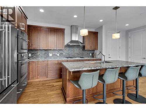 580 Sarsons Road Unit# 407, Kelowna, BC - Indoor Photo Showing Kitchen With Upgraded Kitchen
