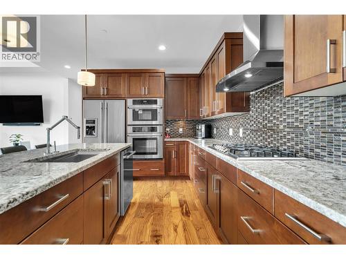 580 Sarsons Road Unit# 407, Kelowna, BC - Indoor Photo Showing Kitchen With Upgraded Kitchen
