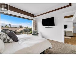 Primary Bedroom - Nano Wall - 