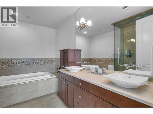Primary Entsuite - 580 Sarsons Road Unit# 407, Kelowna, BC - Indoor Photo Showing Bathroom