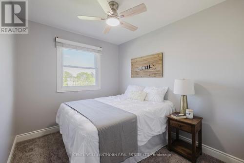 H - 201 North Park Street, Belleville (Belleville Ward), ON - Indoor Photo Showing Bedroom