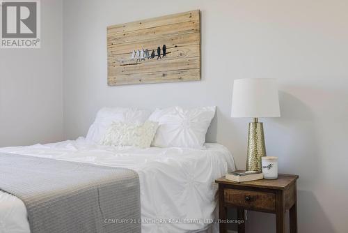 H - 201 North Park Street, Belleville (Belleville Ward), ON - Indoor Photo Showing Bedroom