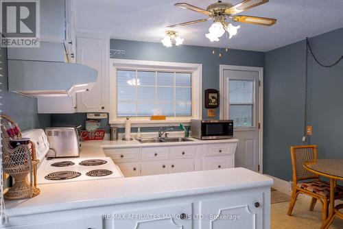 Kitchen - 601 Fourth Street E, Cornwall, ON - Indoor Photo Showing Kitchen With Double Sink