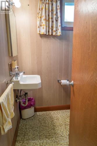2pc in basement - 601 Fourth Street E, Cornwall, ON - Indoor Photo Showing Bathroom