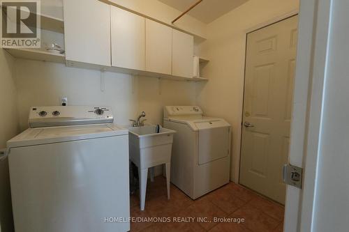 5267 Brookwood Court, Mississauga, ON - Indoor Photo Showing Laundry Room