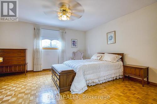 633 Rosseau Road, Hamilton, ON - Indoor Photo Showing Bedroom