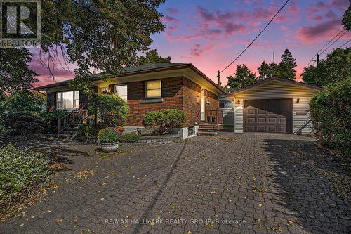 2023 VINCENT STREET  Ottawa, ON K1G 2M8