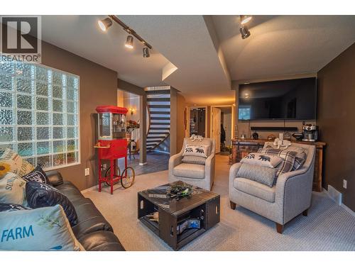 610 Strathmore Avenue, Greenwood, BC - Indoor Photo Showing Living Room