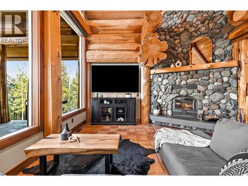 1897 Blind Bay Road, Sorrento, BC - Indoor Photo Showing Living Room With Fireplace