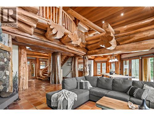 1897 Blind Bay Road, Sorrento, BC - Indoor Photo Showing Living Room