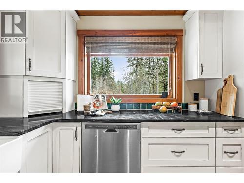 1897 Blind Bay Road, Sorrento, BC - Indoor Photo Showing Kitchen With Upgraded Kitchen