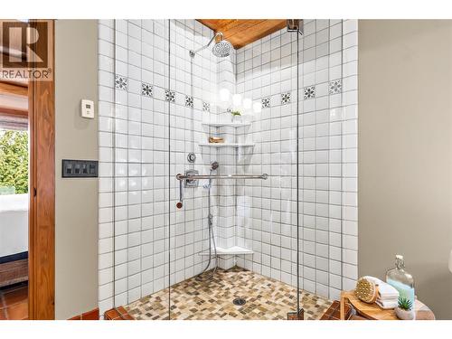 1897 Blind Bay Road, Sorrento, BC - Indoor Photo Showing Bathroom