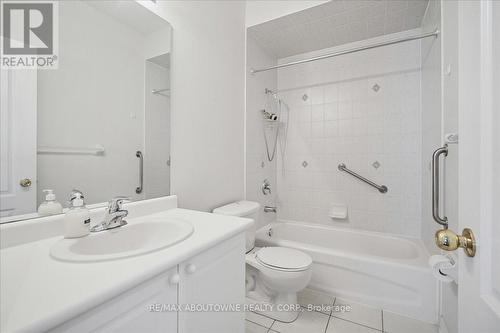 Main bathroom 4 pc - 2348 Tesla Crescent, Oakville, ON - Indoor Photo Showing Bathroom