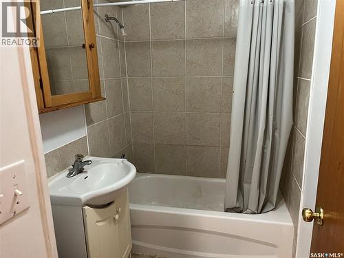 345 19Th Street E, Prince Albert, SK - Indoor Photo Showing Bathroom