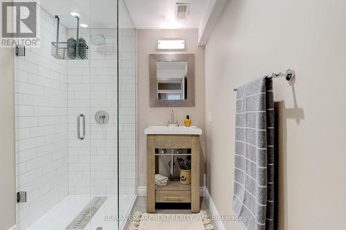 640 George Street, Burlington, ON - Indoor Photo Showing Bathroom