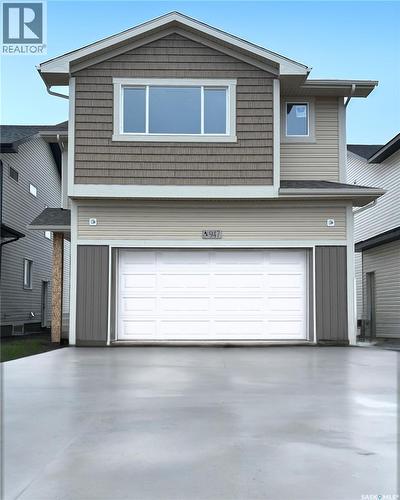 947 Traeger MANOR  Saskatoon, SK S7W 0L8