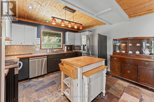 7166 Outer Drive, Lambton Shores (Port Franks), ON - Indoor Photo Showing Kitchen