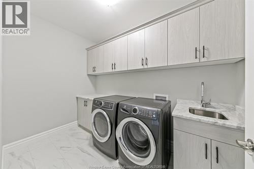 442 Caserta, Lakeshore, ON - Indoor Photo Showing Laundry Room