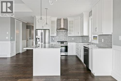 442 Caserta, Lakeshore, ON - Indoor Photo Showing Kitchen With Upgraded Kitchen