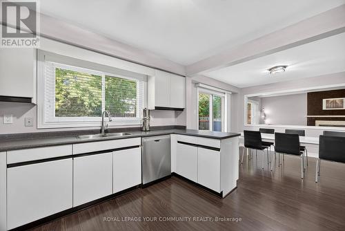 684 Exceller Circle, Newmarket, ON - Indoor Photo Showing Kitchen With Double Sink