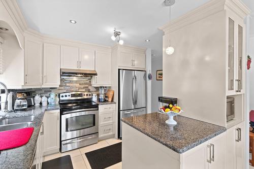Kitchen - 1004 Rue Thierry, Montréal (Lasalle), QC - Indoor Photo Showing Kitchen With Double Sink With Upgraded Kitchen