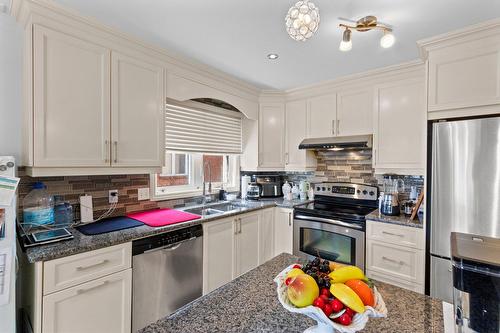 Kitchen - 1004 Rue Thierry, Montréal (Lasalle), QC - Indoor Photo Showing Kitchen With Double Sink With Upgraded Kitchen