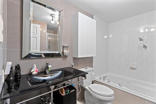 Bathroom - 1004 Rue Thierry, Montréal (Lasalle), QC - Indoor Photo Showing Bathroom