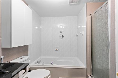 Bathroom - 1004 Rue Thierry, Montréal (Lasalle), QC - Indoor Photo Showing Bathroom